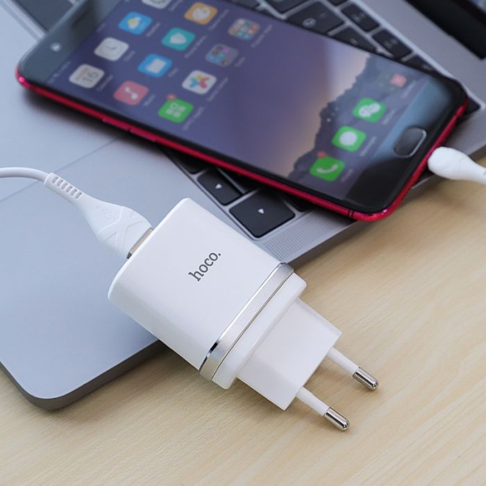 Мережевий зарядний пристрій Hoco C12Q 1 USB 3A QC3.0 Micro білий
