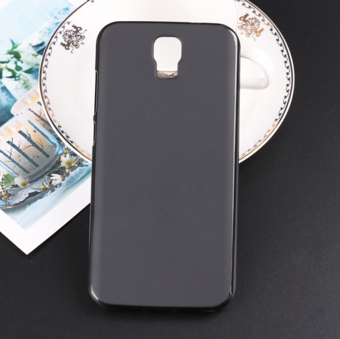 Силиконовый чехол для Bravis A553 Discovery Dual Sim черный